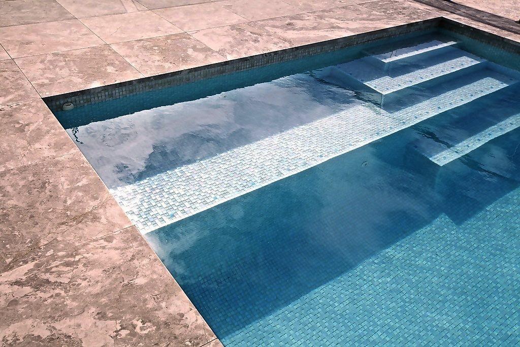 Best Pool Tiles Option for Your Swimming Pool